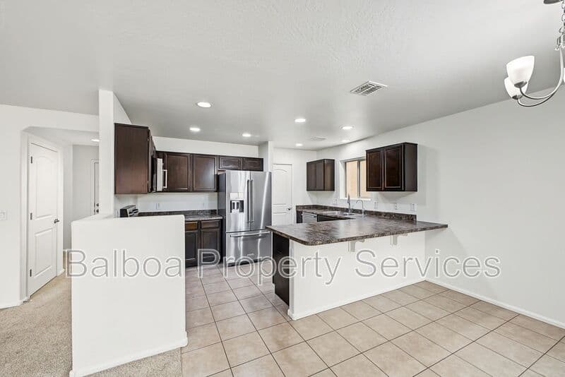 Florence House: 6135 E Paradise Ln