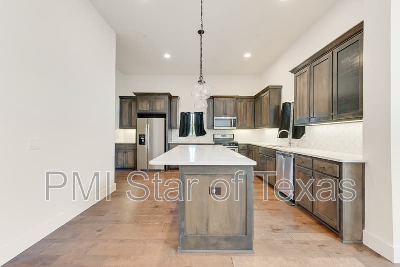 Arlington Townhome: 889 Birds Fort Trail