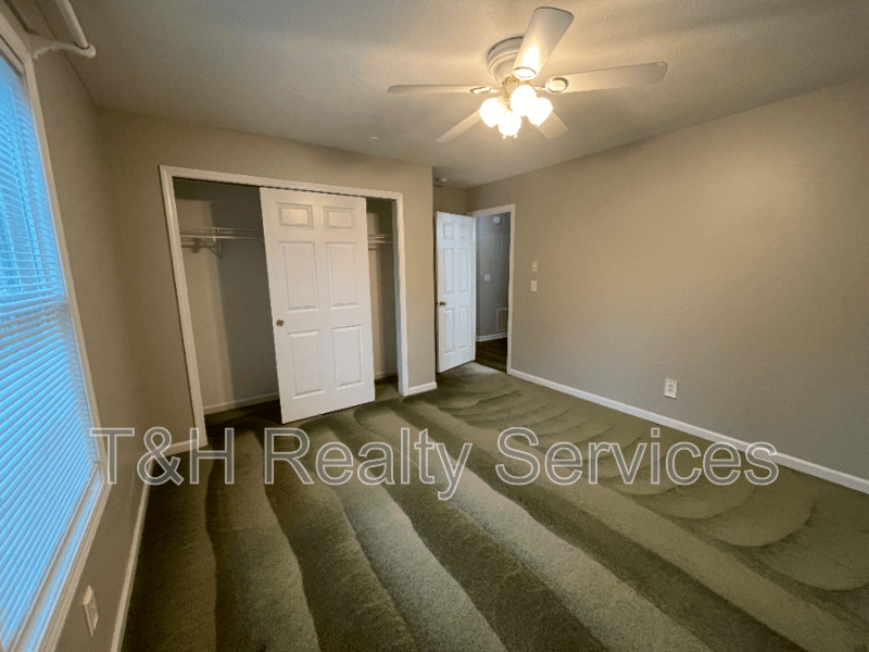 Mooresville House: 249 Pineview Drive