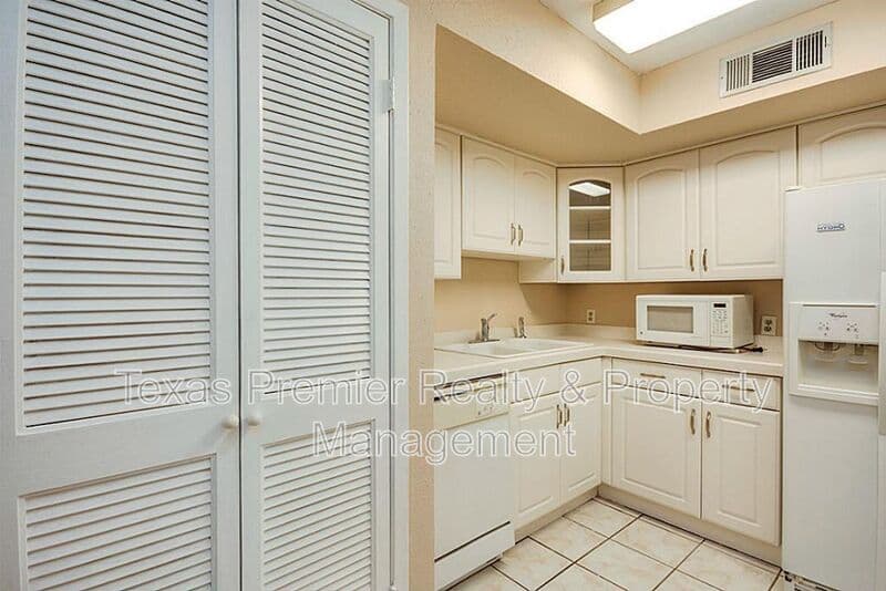 Houston Condo: 10811 Richmond Ave