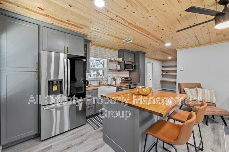 Hurst House: 1444 Cimarron Trail