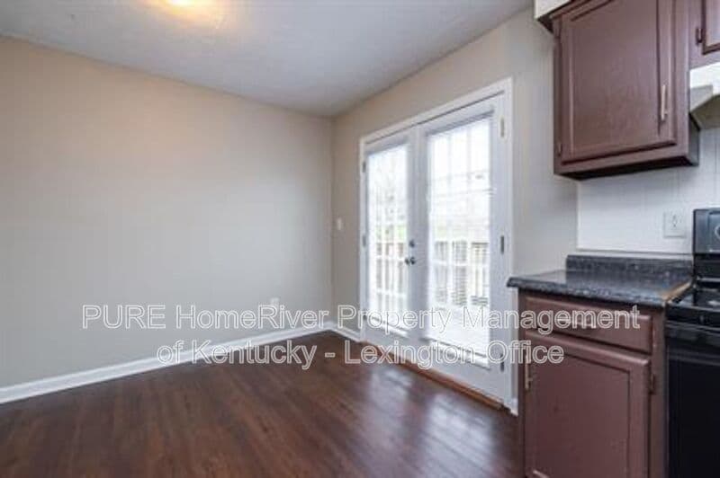 Frankfort Townhome: 209 Landings Drive