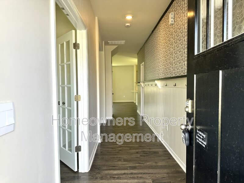 Fayetteville House: 5611 Tantobie Rd