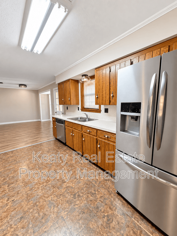 Lafayette House: 102 Crocus Lane