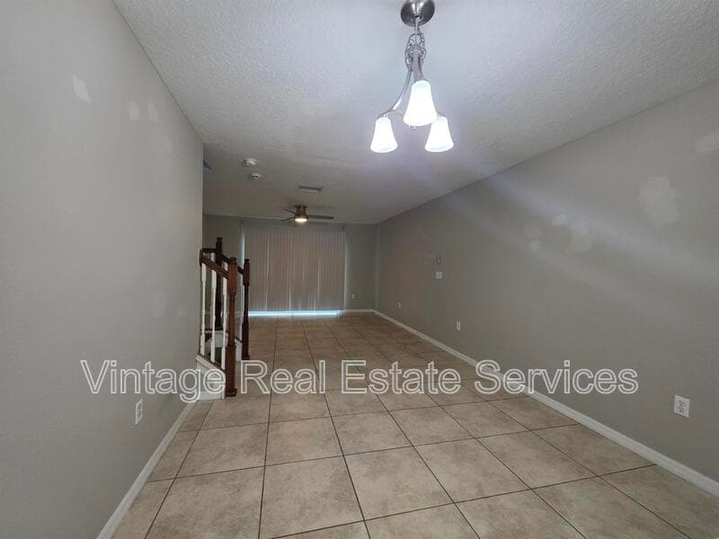 Tampa House: 8110 Silent Creek Dr