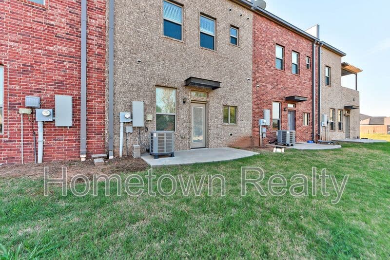 Edmond Townhome: 459 S Fretz Avenue