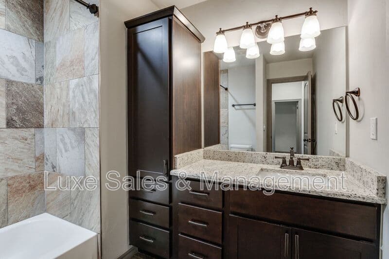 Edmond House: 6133 Oxnard St