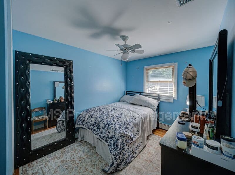 Bloomingdale House: 128 Reeve Ave