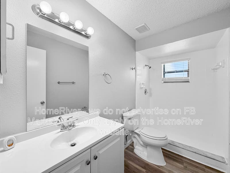 Edgewater House: 2811 Queen Palm Dr