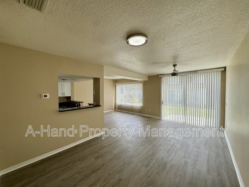 Davenport Condo: 522 Australian Way