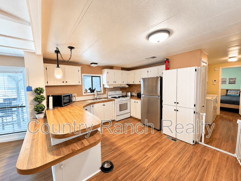 Bullhead City House: 1635 Yale Drive
