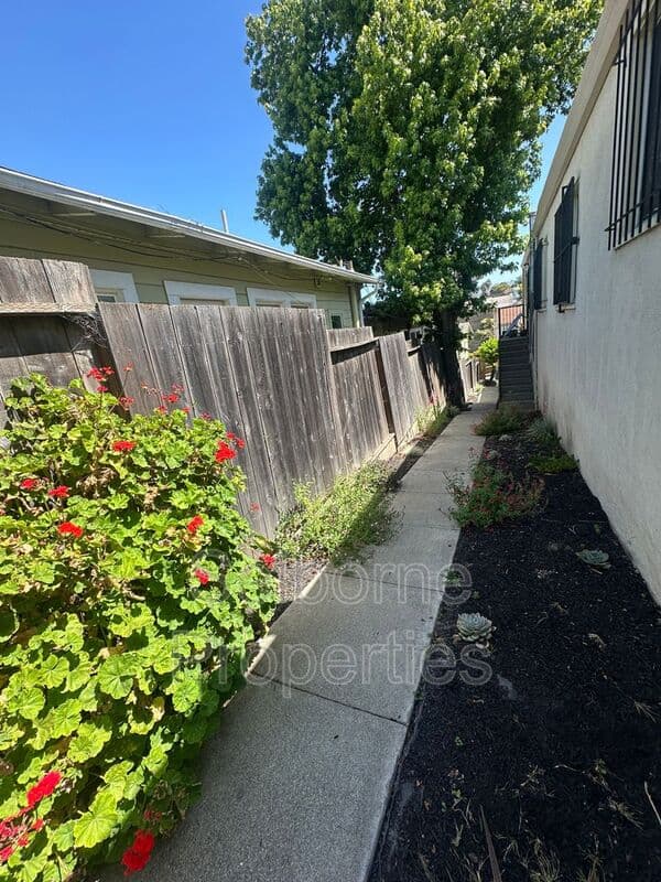 Oakland House: 1945 East 29th Street