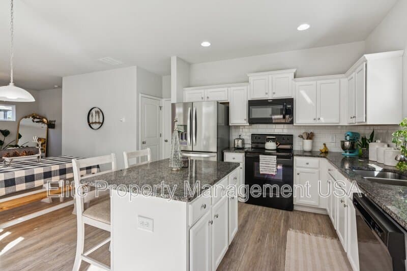 Commerce House: 566 Skye Drive, Commerce, GA