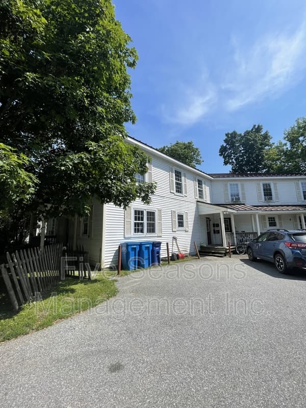 Burlington Condo: 85 Manhattan Drive - 2