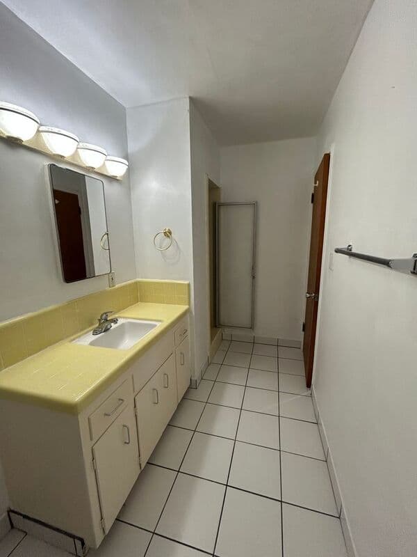 La Mesa House: 4040 Yale Ave