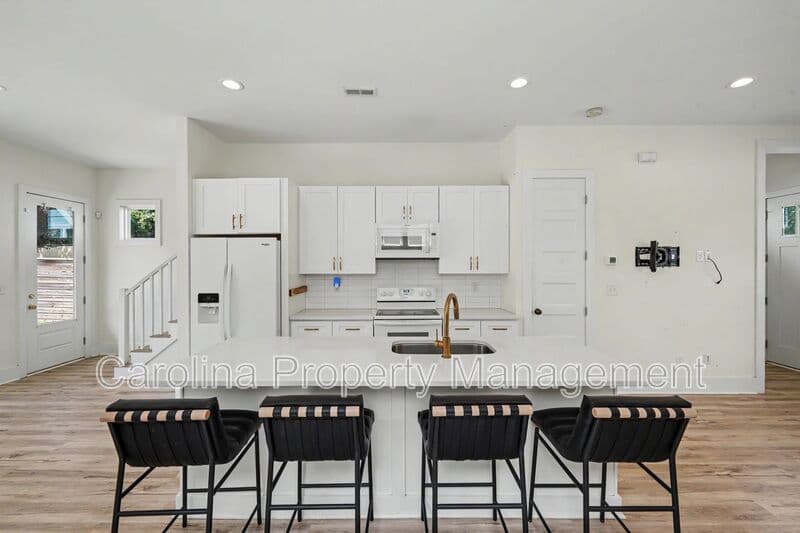 Charlotte House: 1521 Walton Rd