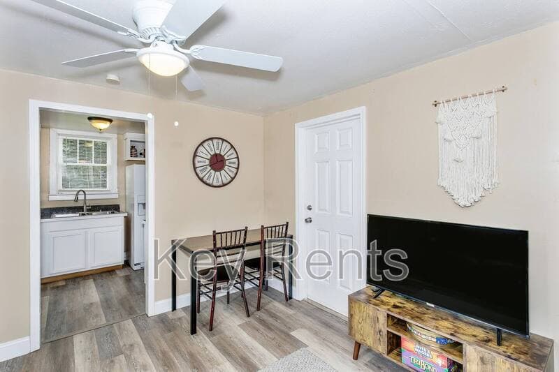 Pensacola House: 1003 Concordia Blvd