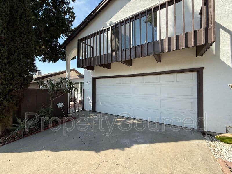 Modesto House: 317 De Vega Ct