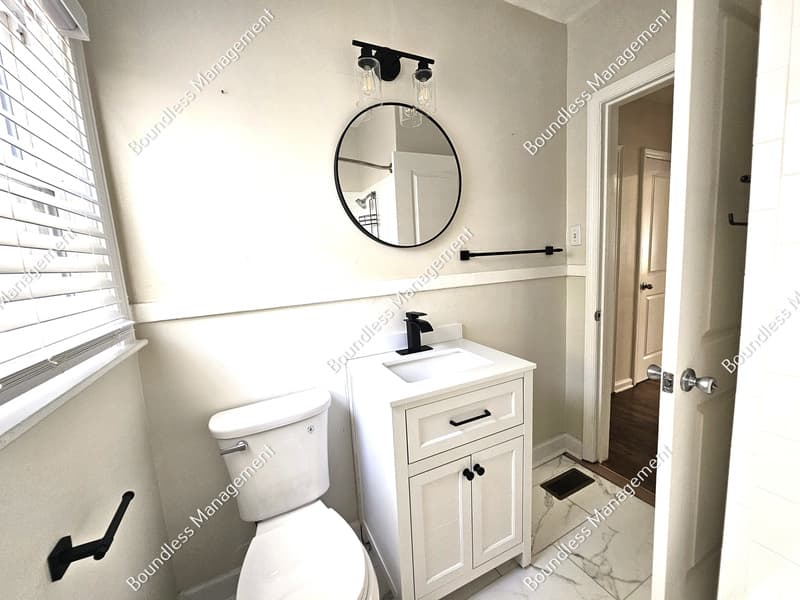 Decatur House: 561 Allendale Dr