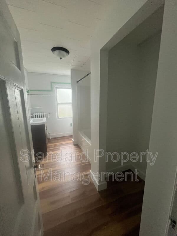 Rochester Condo: 293 Dartmouth St (Apt 2/Up)