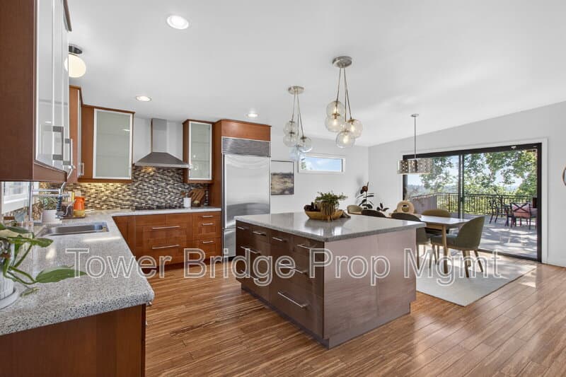 Fair Oaks House: 3937 Orangewood Dr
