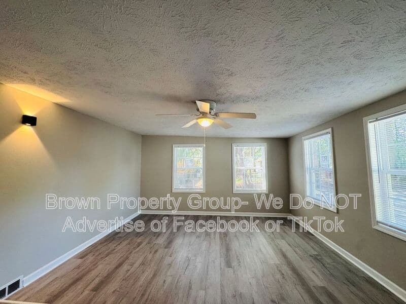 Fayetteville House: 5143 Longbranch Dr