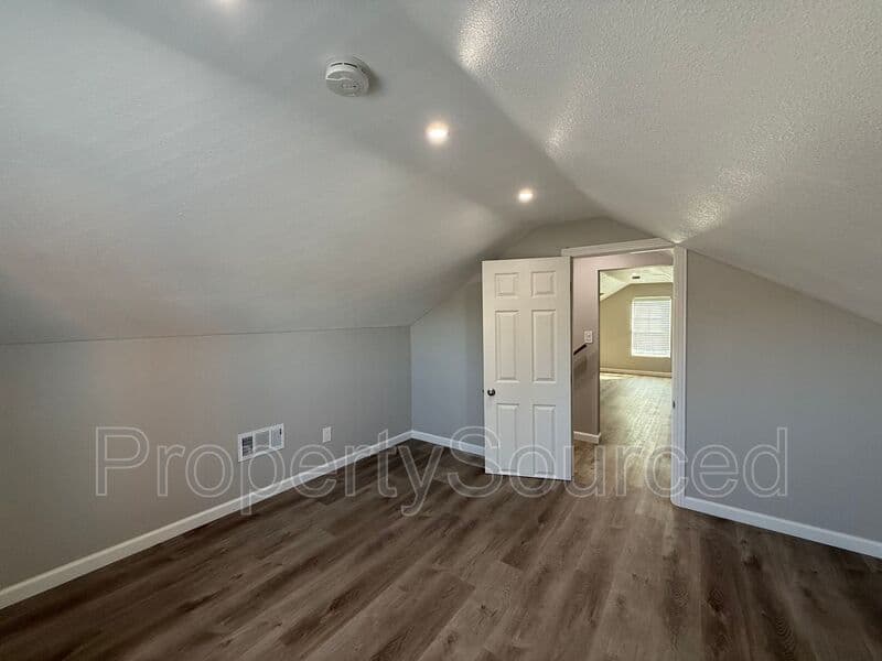 Manteca House: 807 W Yosemite