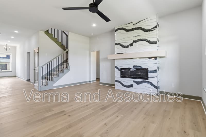 Centerton House: 980 Trestle Ln