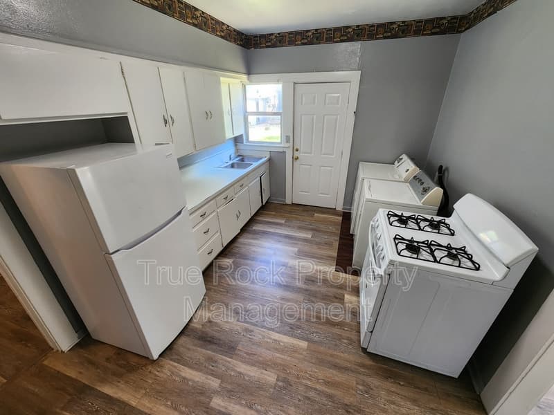Ada House: 227 North Hope Avenue