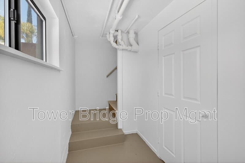 Fair Oaks House: 3937 Orangewood Dr