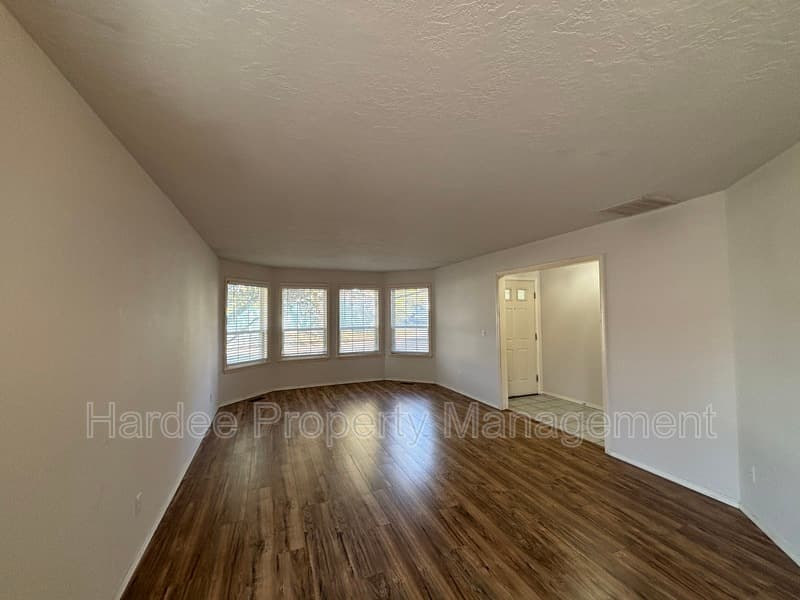 Boise House: 688 S Gamay Ln