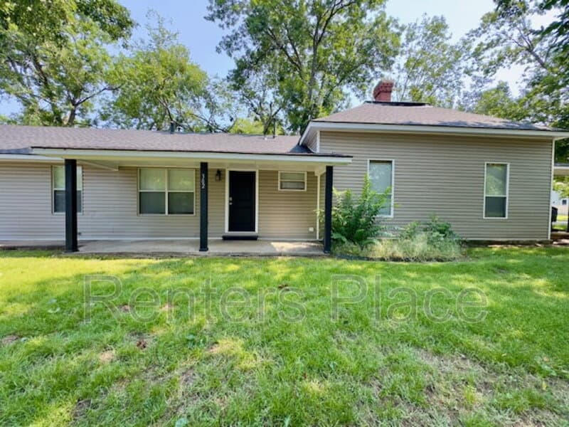 Claremore House: 302 W 8th St