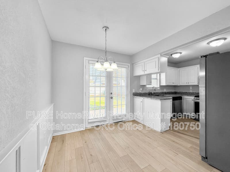 Moore House: 2113 NE 9th St