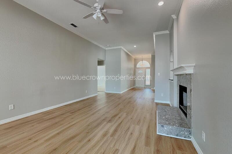 Carrollton House: 1527 Jeanette Way