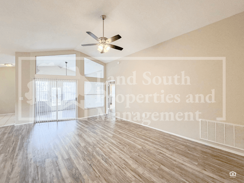 Lakeland House: 428 Emerald Cove Loop