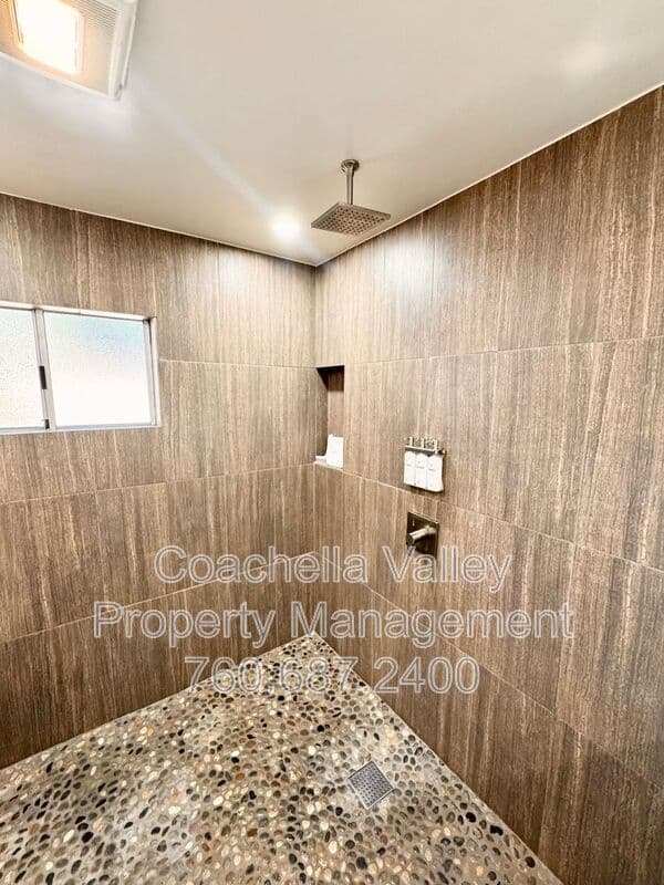 Palm Springs House: 2004 N San Antonio Rd