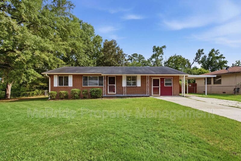Augusta House: 1918 Dunham Ct