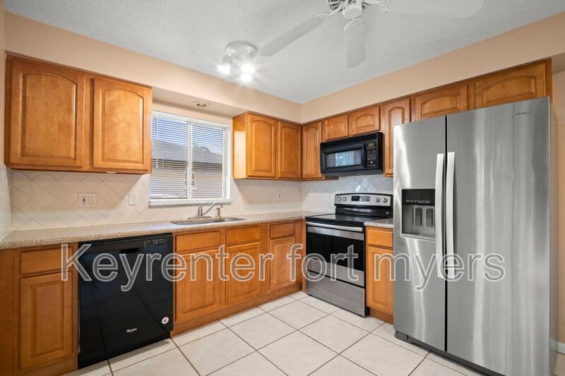 Cape Coral House: 4406 Santa Barbara Blvd