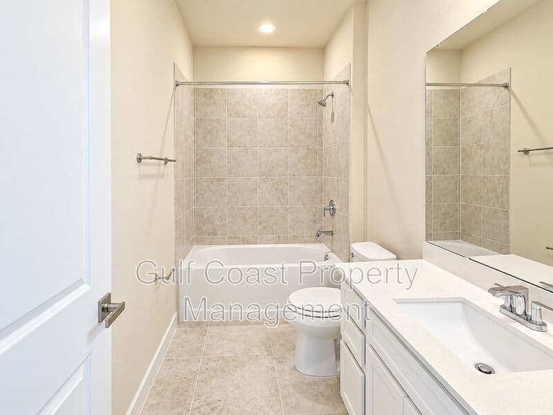 Bradenton House: 4612 Spire Run
