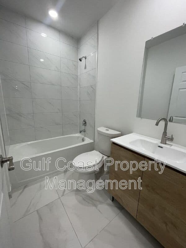Lehigh Acres House: 662 Windermere Drive