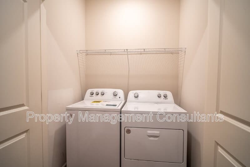 Madison House: 217 Bay Pine Dr