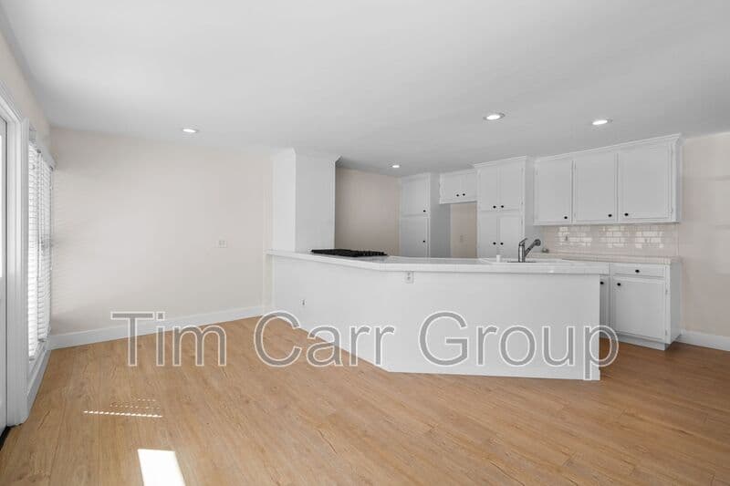 Costa Mesa Condo: 1637 Irvine Ave - H