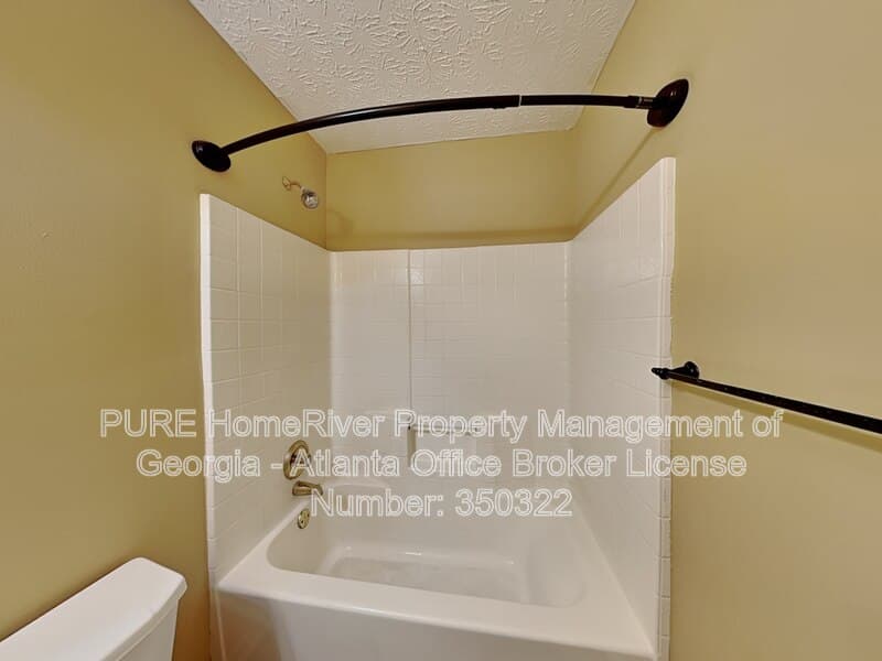 Alpharetta House: 1155 Winthrope Chase Dr