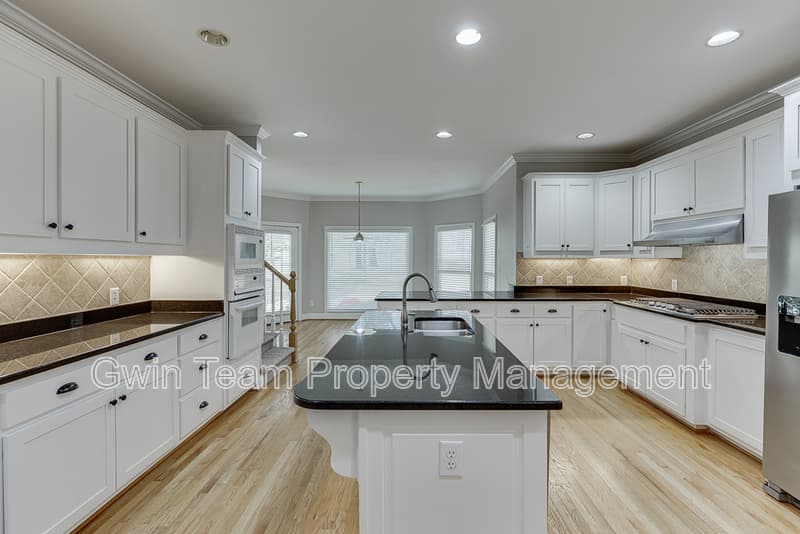 Duluth House: 9345 Riverclub Pkwy