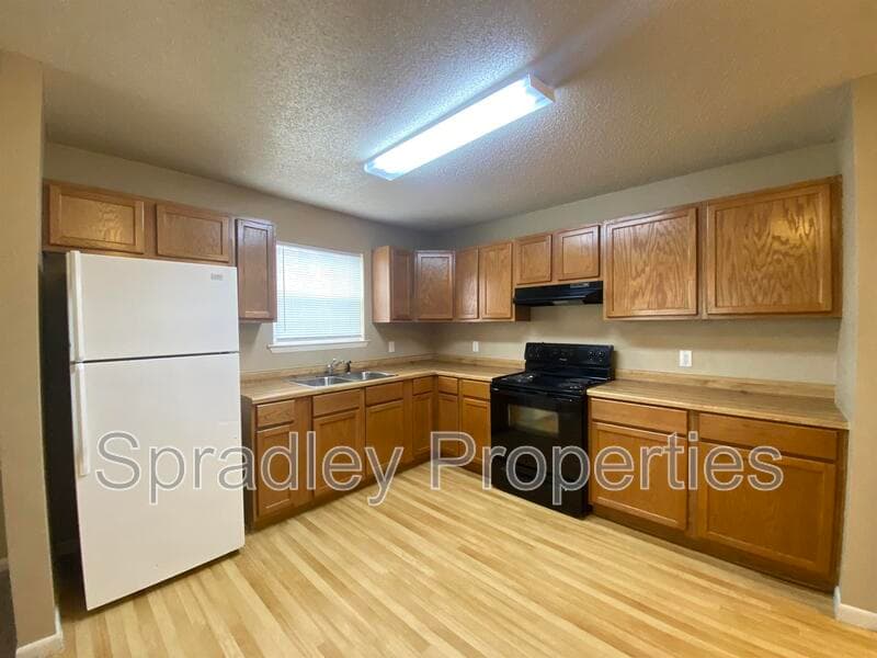 Belton House: 805 E 9th Ave