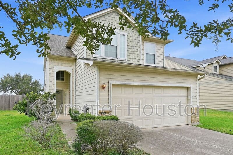 Fresno House: 3310 Jib Ct
