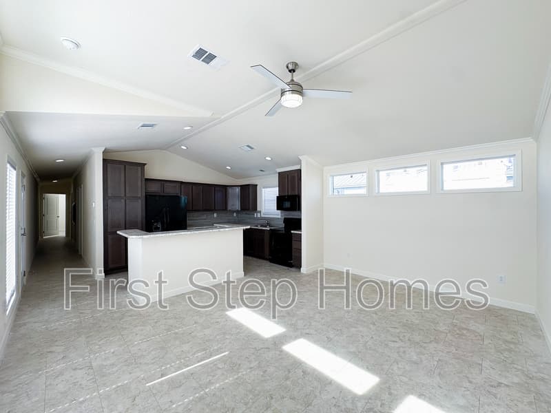 Oak Point House: 153 Cabrera Street