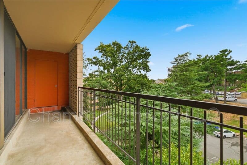Alexandria Condo: 8 S Van Dorn St