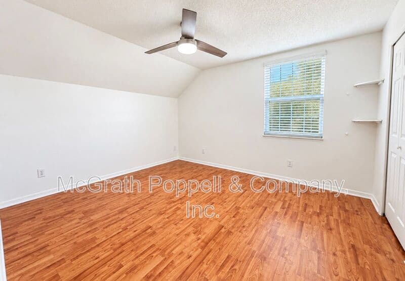VALRICO House: 516 CAPE COD CIR