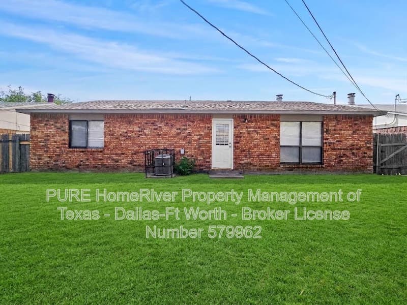 North Richland Hills House: 6905 Mid Cities Blvd